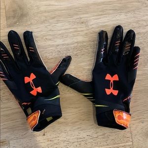 Boys UA football gloves